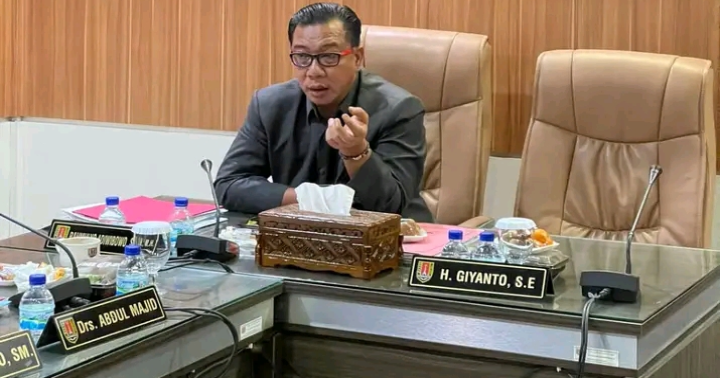 Musim PPDB, Ketua Fraksi PDIP DPRD Kota Semarang Akui Masih Banyak Warga Minta “Titip” Anak Masuk Sekolah Negeri 
"Tapi Maaf  ini tidak seperti Hajatan yang bisa tambah bangku semaunya" 
